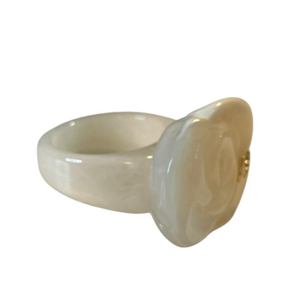 Chanel Camellia Flower CC Logo Resin Ring - Y2K Spring 2002 Vintage Sz 6.5 - Picture 8 of 11
